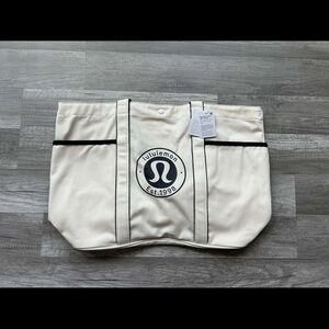 NWT🤍LULULEMON🤍Daily Multi-Pocket Canvas Tote Bag, 20L Logo Black/White Opal